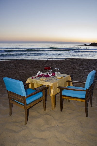 Romantic Dinner at Edde Sands